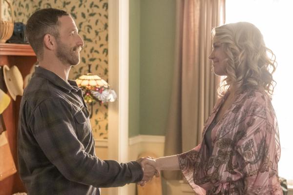 Bild 1 von 11: Wayne (Will Greenberg, l.); Ginny (Anna Camp, r.)