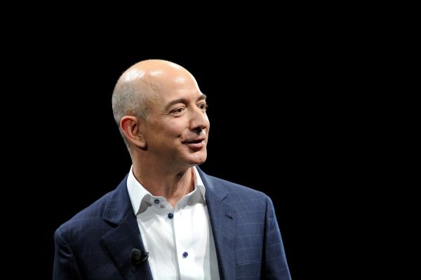 Bild 1 von 1: Vom kleinen Online-Buchhändler zum virtuellen Kaufhaus-Giganten: Amazon-Gründer Jeff Bezos.