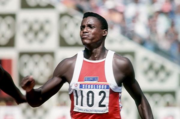 Bild 1 von 9: Bei den Olympischen Spielen 1988 in Seoul unterliegt Sprintlegende Carl Lewis seinem Widersacher im 100-Meter-Finale.