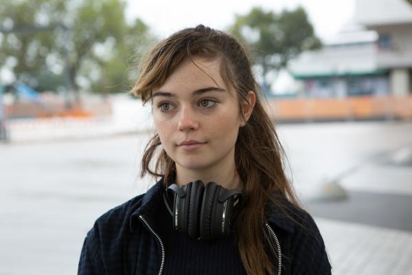 Bild 1 von 13: Hanna (Ella Lee) hat sich entschieden, dass sie mehr Zeit mit ihrem Vater verbringen möchte, der sich vor längerer Zeit von ihrer Mutter getrennt hat.