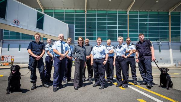 Bild 1 von 4: Willkommen in Neuseeland: Das Team der Border Patrol.