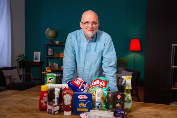 Bild 1 von 7: Im Bild: Martin Apolin mit diversen Produkten.