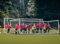 Kicken wie ein Mädchen