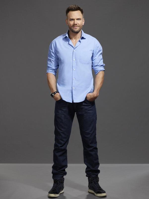 Bild 1 von 32: (6. Staffel) - Hat Angst vor dem Älterwerden und, dass seine Freunde ihn im Greendale College zurücklassen: Jeff (Joel McHale) ...