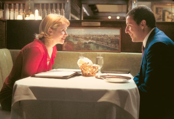 Bild 1 von 3: Bei einem Dinner-Date lernt Barry Egan (Adam Sandler) Lena Leonard (Emily Watson) besser kennen und verliebt sich allmählich in sie.