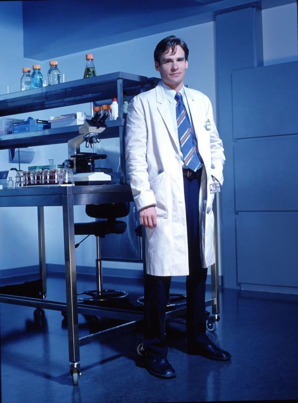 Bild 1 von 19: (1. Staffel) - Dr. James Wilson (Robert Sean Leonard) ist Leiter der Onkologie und der beste Freund von Dr. House.