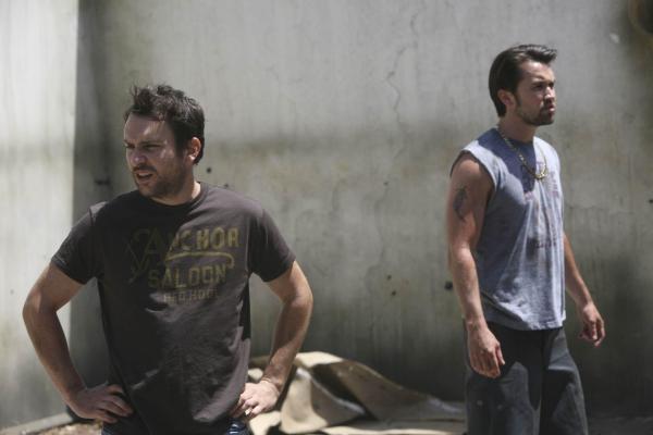 Bild 1 von 13: Charlie Kelly (Charlie Day, l.); Mac (Rob McElhenney, r.)