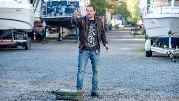 Bild 1 von 2: Im Bild: Daniel Lommatzsch (Franz Ruff).