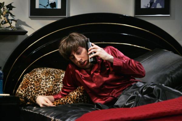 Bild 1 von 25: Nachdem Leonard erfahren hat, dass Sheldon krank ist, verlässt er fluchtartig die Wohnung, kennt er seinen besten Freund doch nur zu gut. Und auch Howard (Simon Helberg) und Raj werden vorgewarnt ...