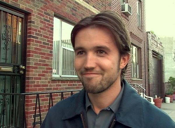 Bild 1 von 22: Gemeinsam mit seinen Freunden eröffnet Mac (Rob McElhenney) eine Kneipe. Doch schon bald gibt es Probleme, da der Umsatz nicht stimmt. Eine Lösung muss her ...