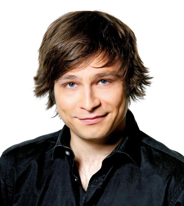 Bild 1 von 13: Bruno Lehmann (Tim Sander) ist das pure Gegenteil seiner bescheidenen Halbschwester, die sich mit ihren vielen Talenten nicht gern in den Vordergrund geschoben hat ...