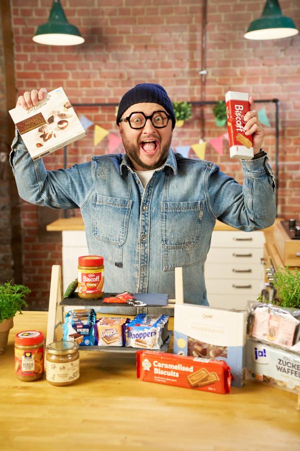 Bild 1 von 1: Karamellkekse, Waffeln, Pralinen oder Waffelschnitten bestehen vor allem aus zwei Zutaten: Zucker und Fett. Sebastian Lege nimmt vier süße Supermarktprodukte unter die Lupe und zeigt, welche Sünden sonst noch in ihnen stecken.