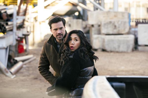 Bild 1 von 4: Carter Griffin (Brett Dalton, l.); Melody 'Mel' Bayani (Liza Lapira, r.)