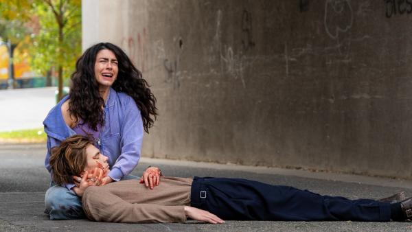 Bild 1 von 9: Louna (Anna Bardavelidze, l.) und Nicolas (Gustav Schmidt, r.) waren so kurz davor in ein gemeinsames Glück zu starten. Ist jetzt alles am Ende?