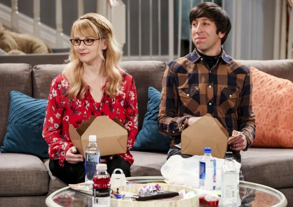 Bild 1 von 10: Bernadette (Melissa Rauch, l.); Howard (Simon Helberg, r.)