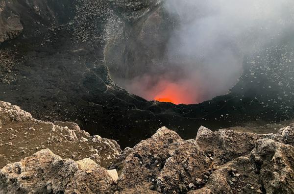 Bild 1 von 6: Der aktive, spektakuläre Vulkan Masaya in Nicaragua