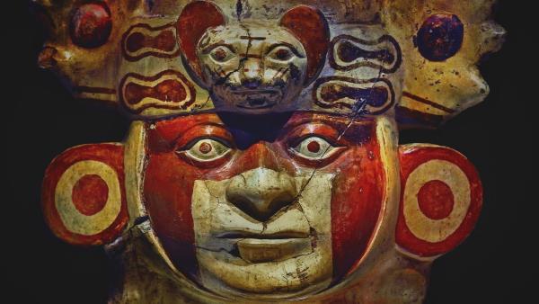 Bild 1 von 4: Neben Bewässerungskanälen, Städten und riesigen Tempelanlangen erschaffen die Moche auch beeindruckende Kunstwerke, vor allem Keramiken.