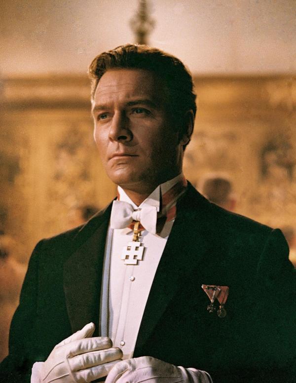Bild 1 von 22: Im Bild: Christopher Plummer (Baron von Trapp).