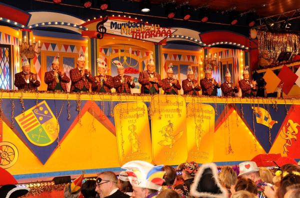 Bild 1 von 3: Das Sitzungskomitee der Mumbacher Bohnebeitel.