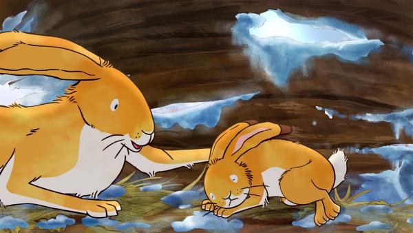 Bild 1 von 5: An diesem verschneiten Wintertag ist der große Hase ausnahmsweise mal vor dem kleinen Hasen auf den Beinen. Er muss zu Otter, der seine Hilfe benötigt.