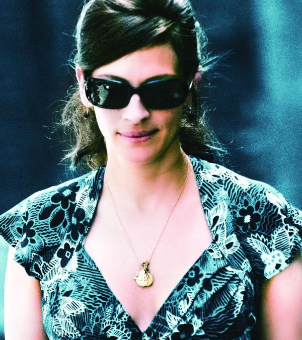 Bild 1 von 19: Claire Stenwick (Julia Roberts) ist ehemalige CIA - Agentin und ermittelt nun als Spionin bei Burkett & Randle ...