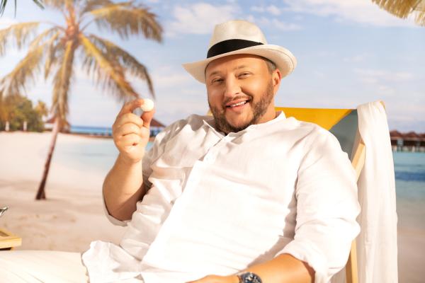 Bild 1 von 6: Exotisch, edel und einzigartig? Produktentwickler Sebastian Lege deckt auf, was wirklich hinter Ferreros Raffaello steckt.