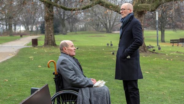 Bild 1 von 14: Kommissar Jan Fabel (Peter Lohmeyer, re.) befragt Volker Voss (Jürgen Schornagel)