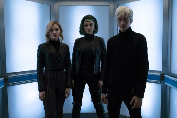 Bild 1 von 15: (v.l.n.r.) Esme Frost (Skyler Samuels); Polaris (Emma Dumont); Andy Strucker (Percy Hynes White)