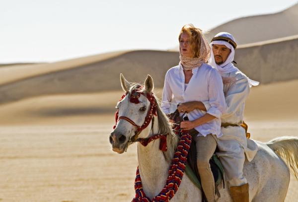 Bild 1 von 10: Esther Schweins (Sina), Mido Hamada (Halid).