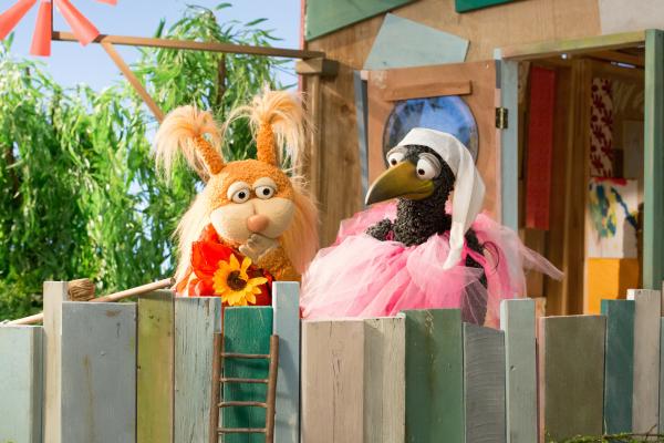 Bild 1 von 1: Wer zuerst lacht, verliert! Hat Rudi (Lennart Morgenstern) seine Wette mit Ella (Anna Menzel) etwa gewonnen?