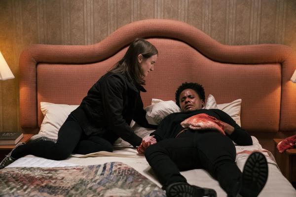 Bild 1 von 4: Jenna (Catherine Combs, l.); Shareen (Bianca Horn, r.)