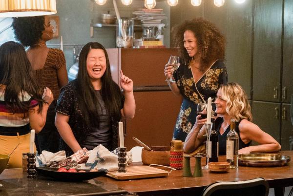 Bild 1 von 14: Im Bild (v.li.): Sherry Cola (Alice Kwan), Sherri Saum (Lena Adams Foster), Teri Polo (Stef Adams Foster).