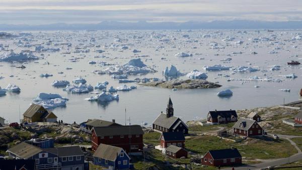 Bild 1 von 2: Im Bild: Durch den Klimawandel schmelzen die Eismassen und Grönlands Rohstoff-Schätze werden leichter zugänglich - einer der Gründe, warum US-Präsident Trump Besitzansprüche stellt.