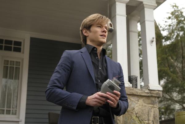 Bild 1 von 11: Angus MacGyver (Lucas Till)