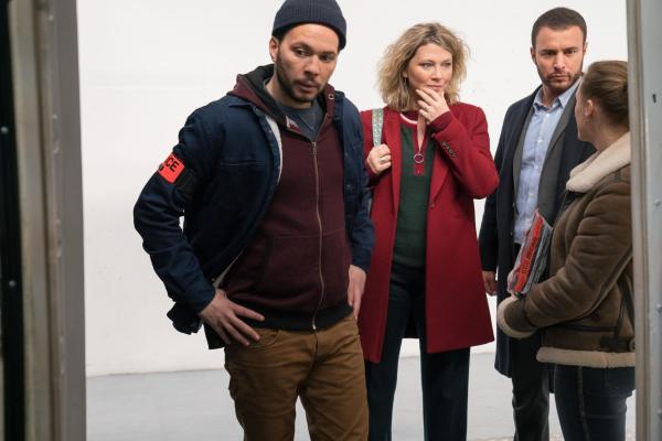 Bild 1 von 7: (v.l.n.r.) Mehdi (Ali Marhyar); Candice (Cécile Bois); Antoine (Raphaël Lenglet); Valentine (Yeelem Jappain)
