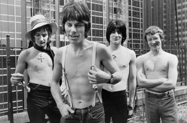 Bild 1 von 7: Die Jeff Beck Group: Rod Stewart, Jeff Beck, Ron Wood und Mickey Waller (v.l.) posieren in den späten 1960er-Jahren für ein Foto.
