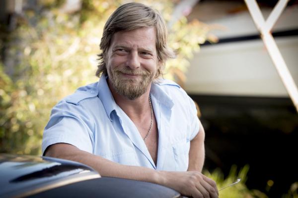 Bild 1 von 36: (4. Staffel) - Nachdem sich Mick (Henning Baum) monatelang in den Wäldern rund um Essen versteckt hat, muss er einsehen, dass es für ihn nur eine Möglichkeit gibt: Er muss sich mit Andreas versöhnen und wieder in den Polizeidienst zurückkehren, um endlich mit der Jagd auf die Schatten seiner Vergangenheit beginnen zu können ...