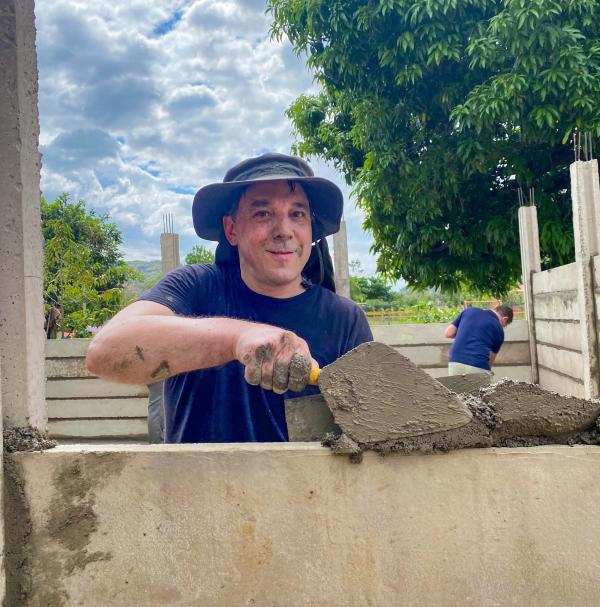 Bild 1 von 10: Tobias Merckle baut in Kolumbien ein \