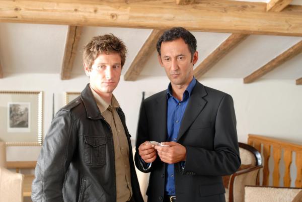 Bild 1 von 21: Im Bild (v.li.): Andreas Kiendl (Klaus Lechner), Ercan Durmaz (Enver Nikolla).