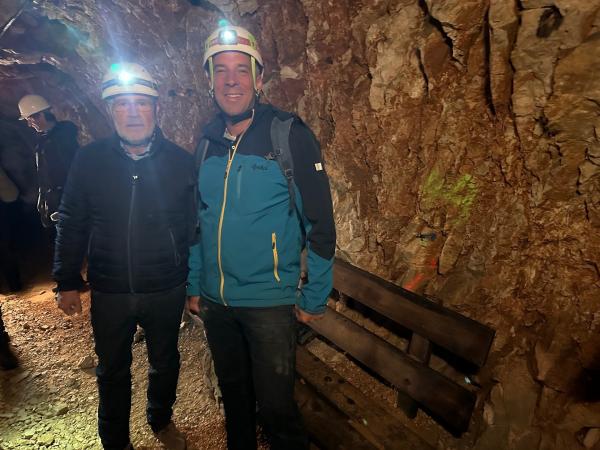 Bild 1 von 10: Der Geograph und Geologe Michael Krautblatter (r.) von der TU München erforscht alpine Hangbewegungen als Folge der Klimaveränderung.