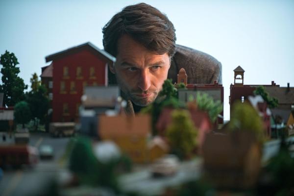 Bild 1 von 9: Lloyd Vogel (Matthew Rhys)