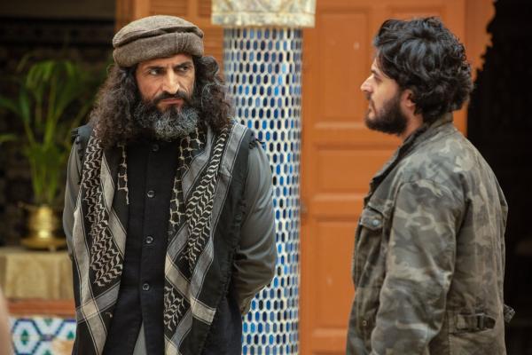 Bild 1 von 10: Haissam Haqqani (Numan Acar, l.); Jalal Haqqani (Elham Ehsas, r.)