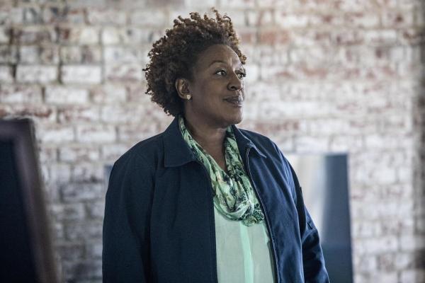 Bild 1 von 13: Sucht am Tatort des getöteten Bootsmannes Sam nach Spuren: Gerichtsmedizinern Dr. Loretta Wade (CCH Pouder) ...