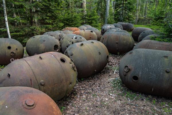 Bild 1 von 13: Gefährliche Relikte. Diese Bombenhüllen sind inzwischen entschärft, doch nach dem Ende der Sowjetischen Besetzung lagen dort unzählige scharfe Bomben.
