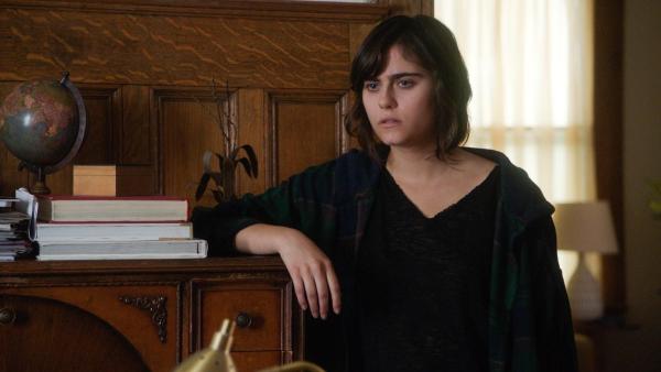 Bild 1 von 9: Cassie Lenu (Ally Ioannides)