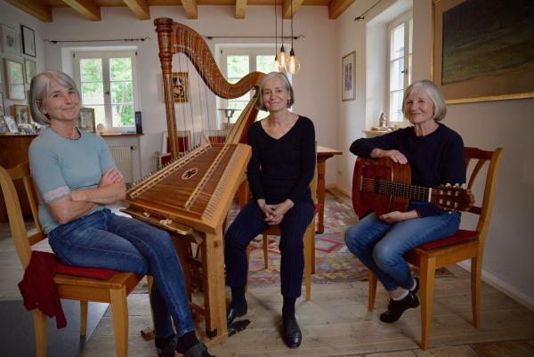 Bild 1 von 4: Die Wellküren. Von links: Moni, Bärbel und Burgi.