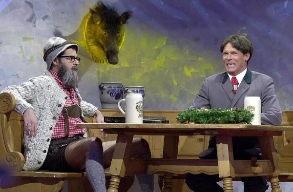 Bild 1 von 13: Rick Kavanian (l.) und Christian Tramitz (r.) halten ein bayerisches Pläuschchen.