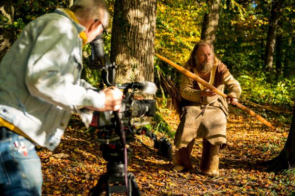 Bild 1 von 13: Werner Pfeifer, Museumspädagoge im Steinzeitpark Dithmarschen bei Albersdorf, bietet Einblicke in das Leben der Jäger und Sammler.