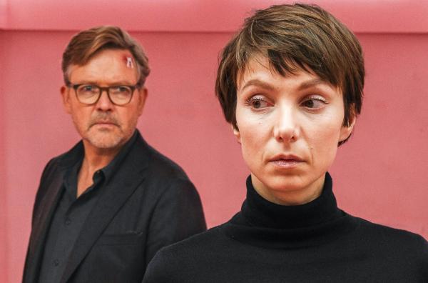 Bild 1 von 25: Im Bild: Justus von Dohnányi (Carsten Spanger), Julia Koschitz (Karla Eckhardt).
