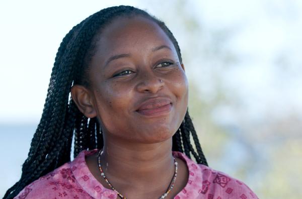 Bild 1 von 4: Samira Jamu ist Teil eines Tauchteams, das vor der Küste Mosambiks nach versunkenen Schiffswracks und ihrer oft wertvollen Ladung taucht.